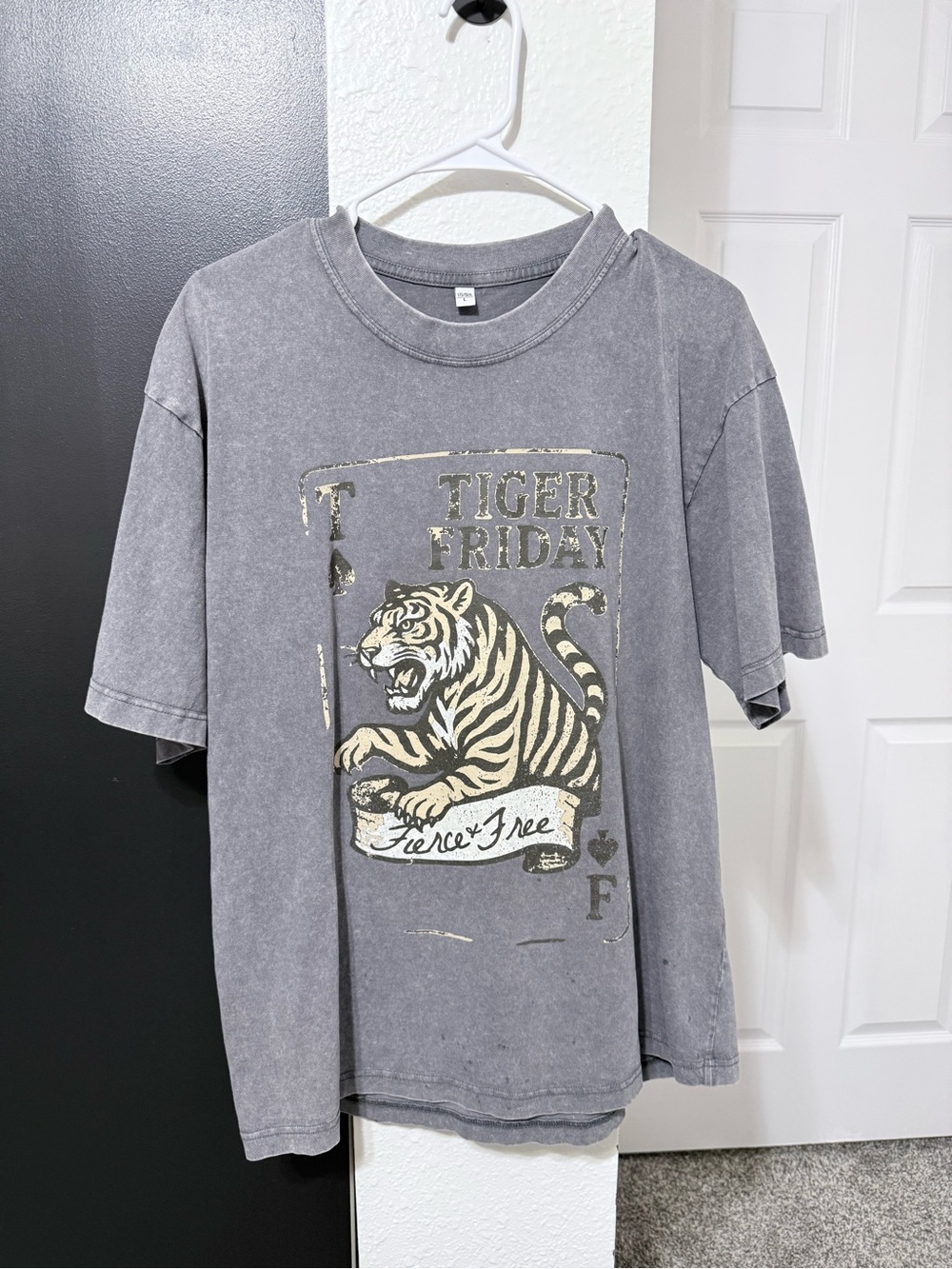 Tiger Friday Women's Short Sleeve Graphic Tee - Grey